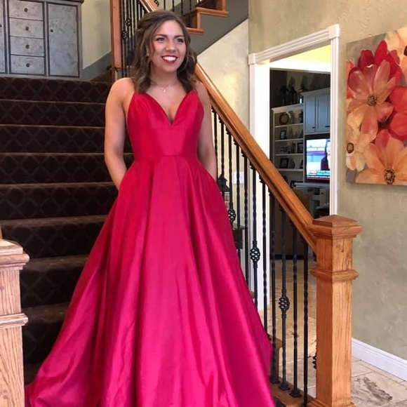 Prom dress - Picture 2 of 3